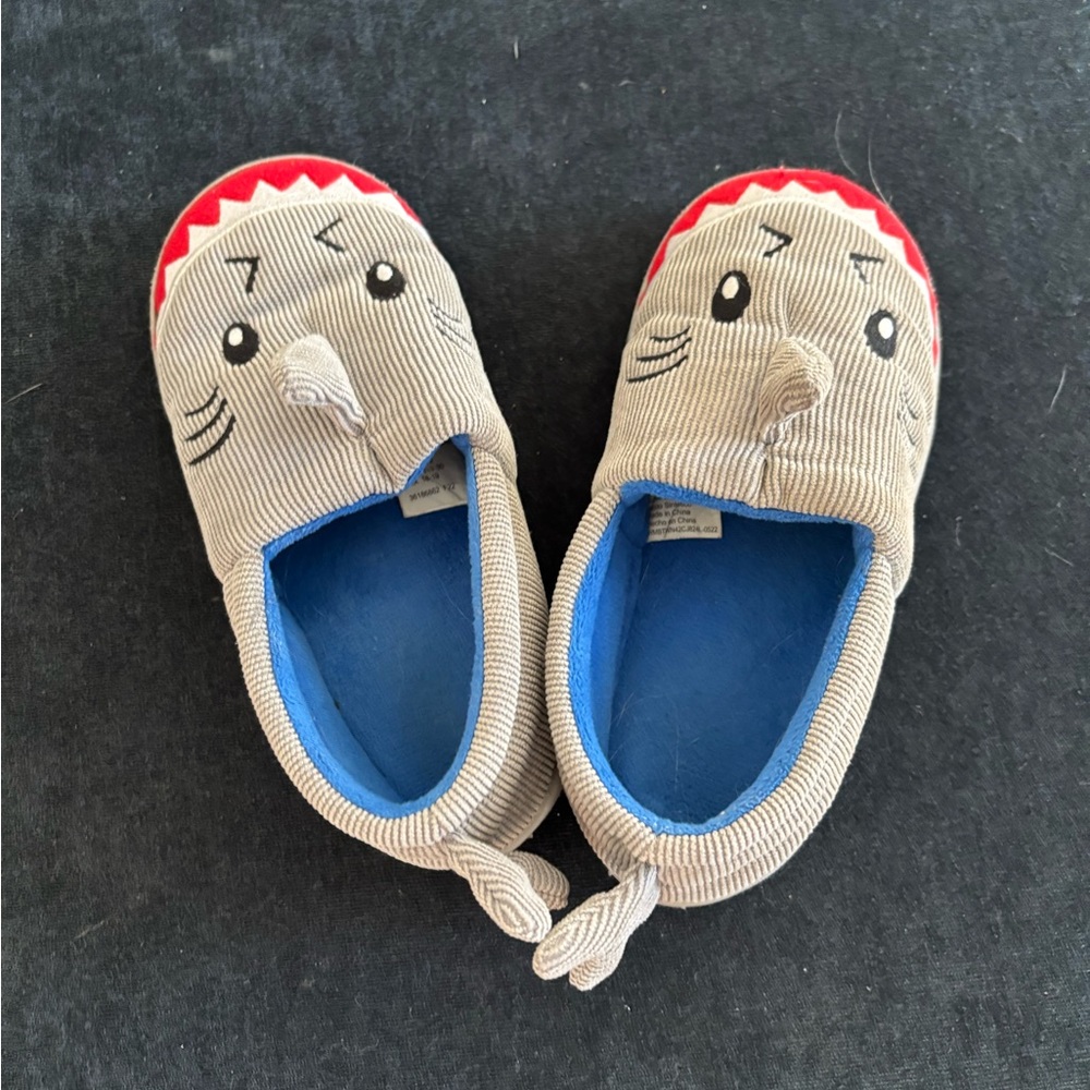 Wonder Nation Gray Shark Kids Slippers